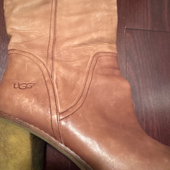 Ugg leather boots warm liking rubber sole with tread size - Picture 2 of 9